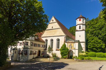 Fototapeta na wymiar Kirche des ehemaligen Benediktinerinnenklosters Urspring in Urspring bei der Stadt Schelklingen 