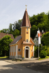 Fototapeta na wymiar Heilig-Kreuz-Kapelle in Schmiechen bei Schelklingen auf der Schwäbischwen Alb