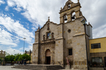 Fototapeta na wymiar Iglesia en Zapopan