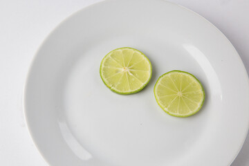 Decorarive lemon on dish.