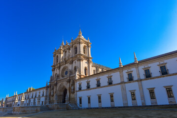 Fototapeta na wymiar Barockfassade des Klosters von Alcobaça - Portugal