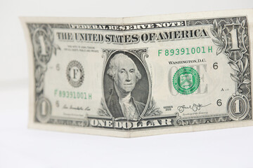 Dinheiro dolares  isolado no fundo branco .
