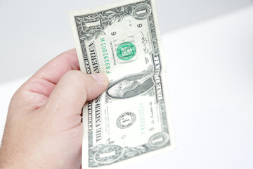Dinheiro dolares  isolado no fundo branco .
