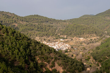 Fototapeta na wymiar vista del municipio de Ain y alrededores, desde el castillo de benali