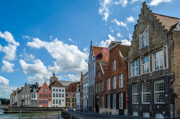 Obraz premium Old buildings along the canal in Bruges, Belgium