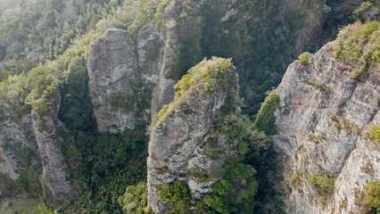 仙の岩（剣ヶ岳と屏風岩）のドローン空撮