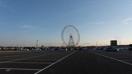 Ferris wheel and parking lot © Stossi Mammot