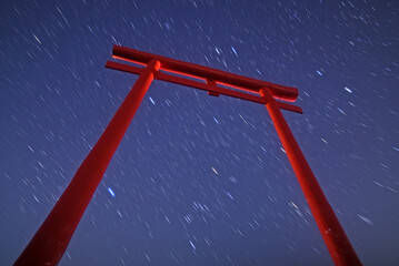 大魚神社の海中鳥居と星空