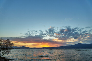 Fototapeta na wymiar 琵琶湖湖畔の夕日