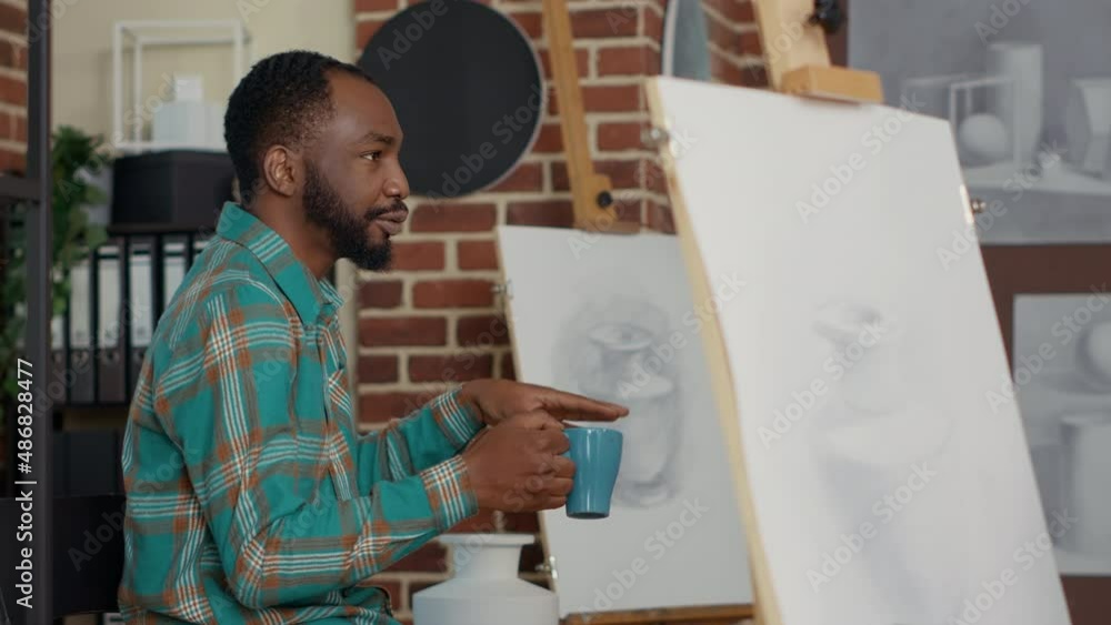 Poster young teacher explaining drawing skills at art class lesson with creative students, attending sketch