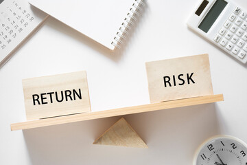   RETURN　RISK 
