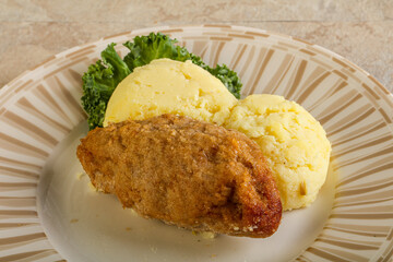 Crispy chicken cutlet with mashed potato