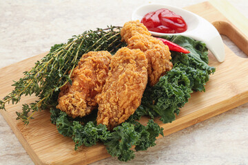 Crispy chicken wings with tomato ketchup