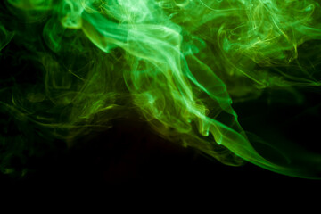 Obraz premium Green smoke on black background
