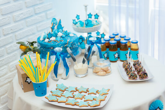 candybar in blue tones. cake, cookies, juice