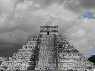 Fototapeta na wymiar chichen itza pyramid, Mexico