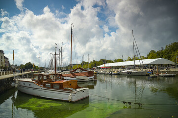Fototapeta na wymiar View on the harbor of Vannes