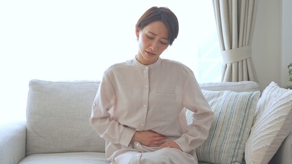 体調不良を訴える日本人女性