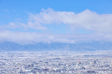 2月（冬） 降雪後の松本の街並みと北アルプス 長野県松本市
