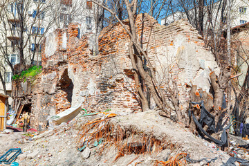 Ruined house with brick walls . Building ruins in the city 