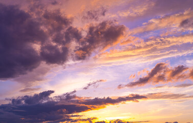 Fototapeta na wymiar 夕暮れの空　雲　サンセット