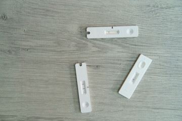 Covid-19 antigen test with positive and negative results