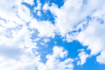 広い空　晴れ　白い雲