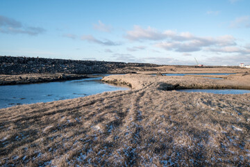 Wasserläufe im Lavafeld am Leuchtturm Hopsnesviti 