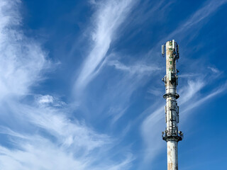 Obraz premium Antenna against the blue sky