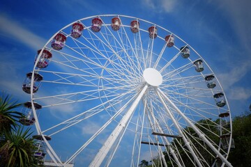 Fototapeta premium ferris wheel on a sky