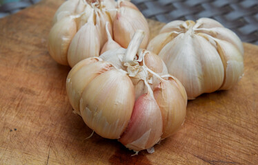 garlic. garlic cloves. peel the garlic clove. Garlic is one of the main spices in Indonesian cuisine
