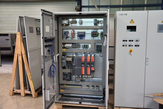 schaltschrank sch&uuml;tze steuerung sps schutzschalter leitungssschutz fi siemens schneider electric schalttafel sicherungsschrank