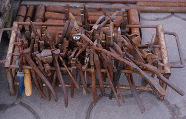 old circles on the saw. old drills close-up showing old rusty metal and brass parts in bulk for decoration or collection, sold at flea market or garage for antique collection. Rusty keys and tools 