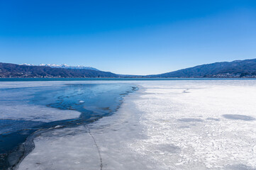 釜口水門から見た冬の諏訪湖