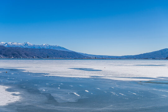 釜口水門から見た冬の諏訪湖