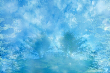 青い水面に映る木のシルエットと空