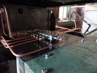 Lubrication system for a metalworking lathe.