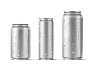 Cans with condensation drips. Realistic metallic cold drinks containers with water drops. Aluminum beer, soda or lemonade jars. Cool beverage packaging. Vector isolated blank metal tins set