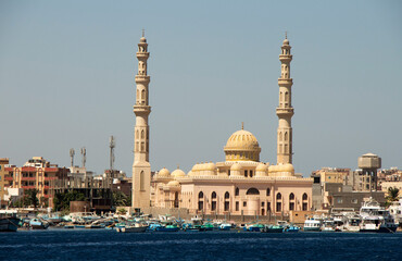 Fototapeta na wymiar Al-Mina Mosque in Hurghada, Egypt