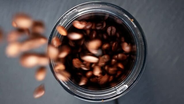 f&uuml;r einen Barista sind frische Kaffeebohnen die Grundlage f&uuml;r einen perfekten Kaffeegenuss bei der Zubereitung von Espresso Cappuccino oder einer Tasse Bohnenkaffee