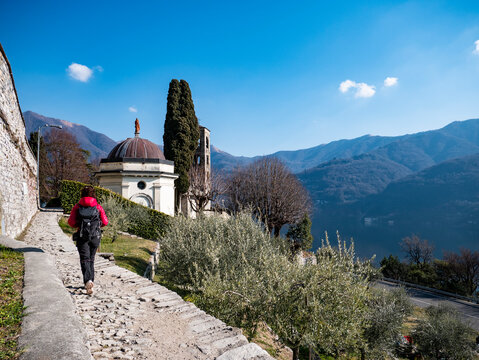 Trekking scene on the Greenway of Lake Como