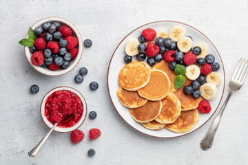 Keto diet pancakes made or almond flour, served with berries. - obrazy, fototapety, plakaty
