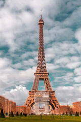 Fototapeta premium The iconic Eiffel Tower in a sunny winter day