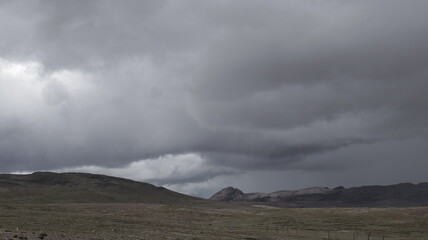 montaña nublada 