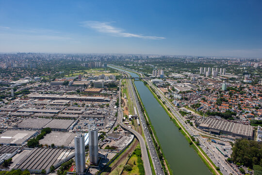2016 JAN, SÃO PAULO City, BRAZIL, Aerial photo of the Marginal Pinheiros lane, the second most important expressway in the city of São Paulo. Ceagesp On the left in the photo.