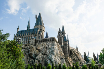 Fototapeta premium Orlando, USA – May 30, 2017: The Hogwarts Castle at The Wizarding World Of Harry Potter in Adventure Island of Universal Studios Orlando. Universal Studios Orlando is a theme park in Orlando, Florida,