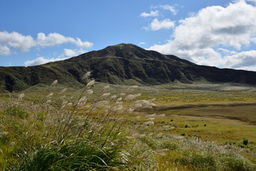 烏帽子岳と草千里が浜