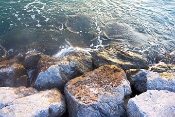 波打ち際の岩