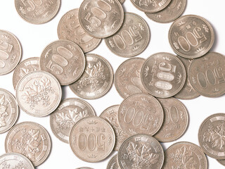 大量の500円硬貨