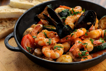 pan with seafood and vegetables
